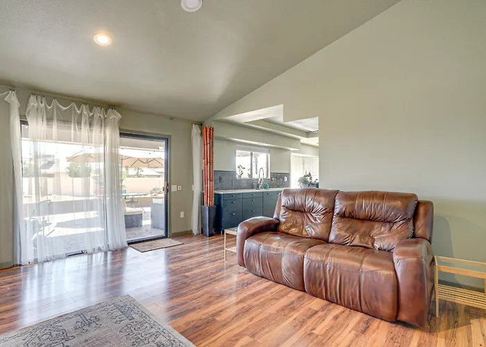 Families Welcome! Dog-friendly Glendale Sun City West