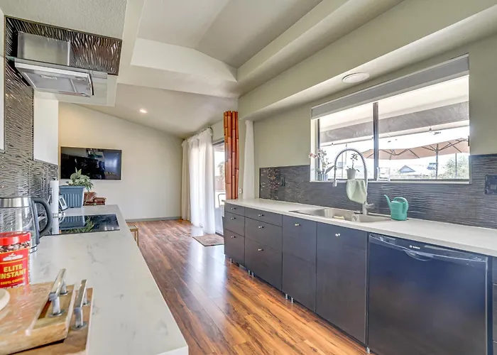 Families Welcome! Dog-friendly Glendale *