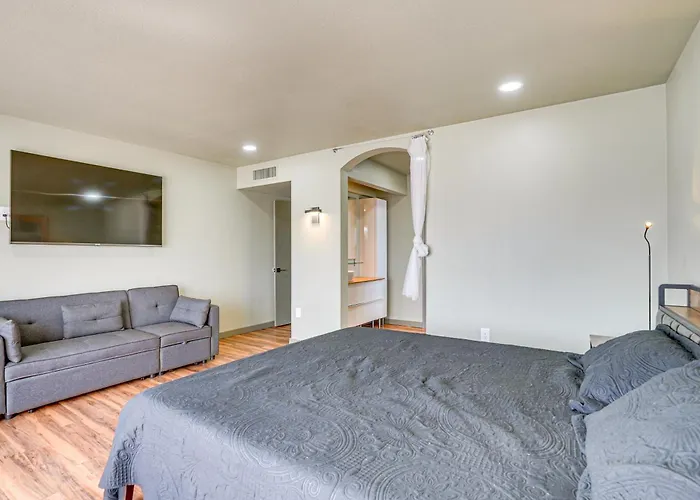 Families Welcome! Dog-friendly Glendale Ferienhaus Sun City West